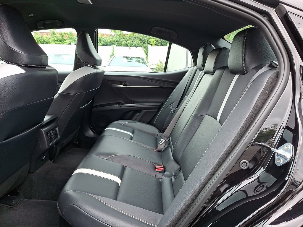 Used 2026 Toyota Camry SE FWD image 10