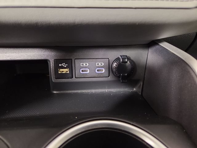 Used 2024 Toyota Highlander XLE AWD/4WD image 28