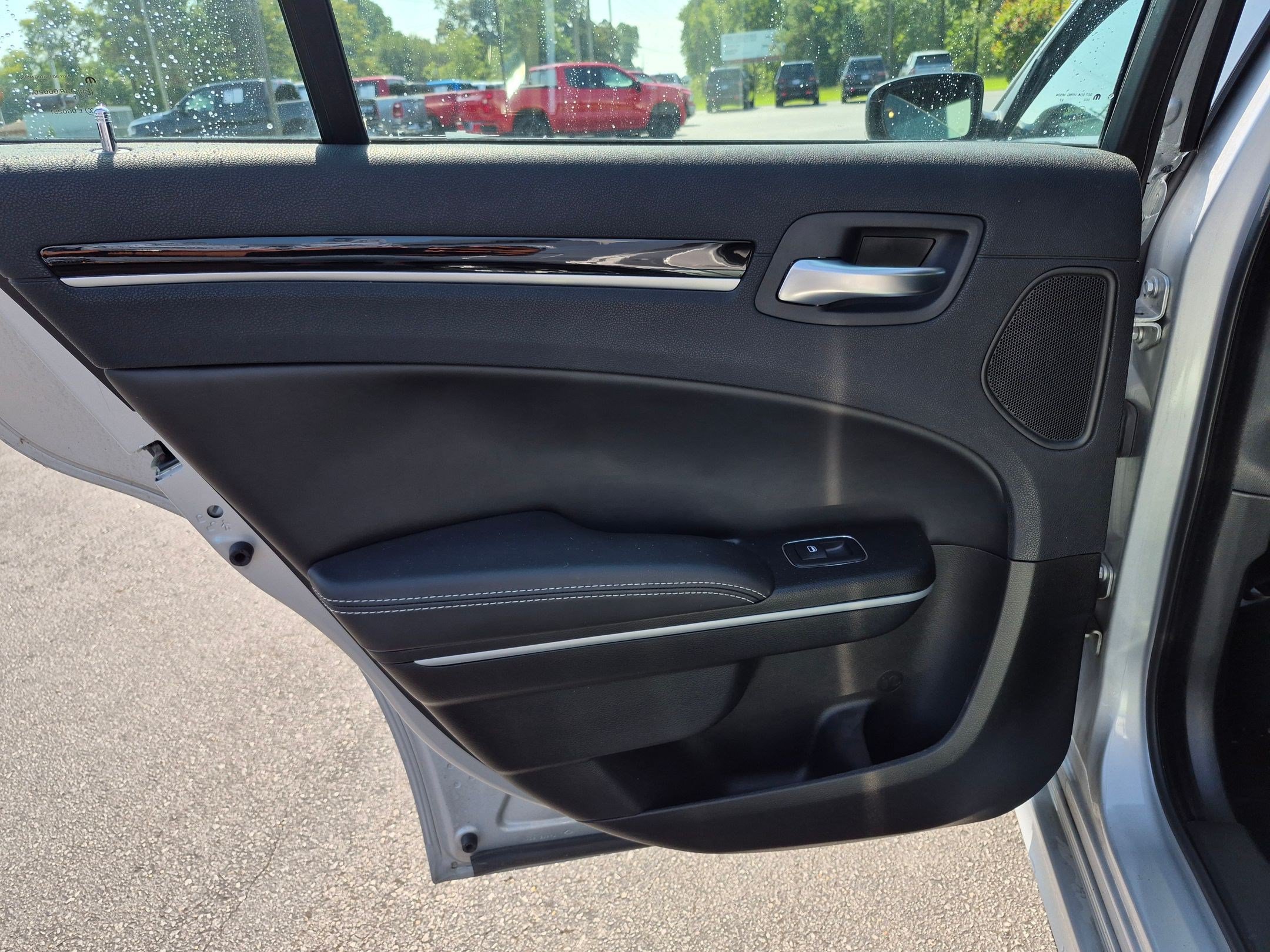 Used 2023 Chrysler 300 S w/ Comfort Group RWD image 18