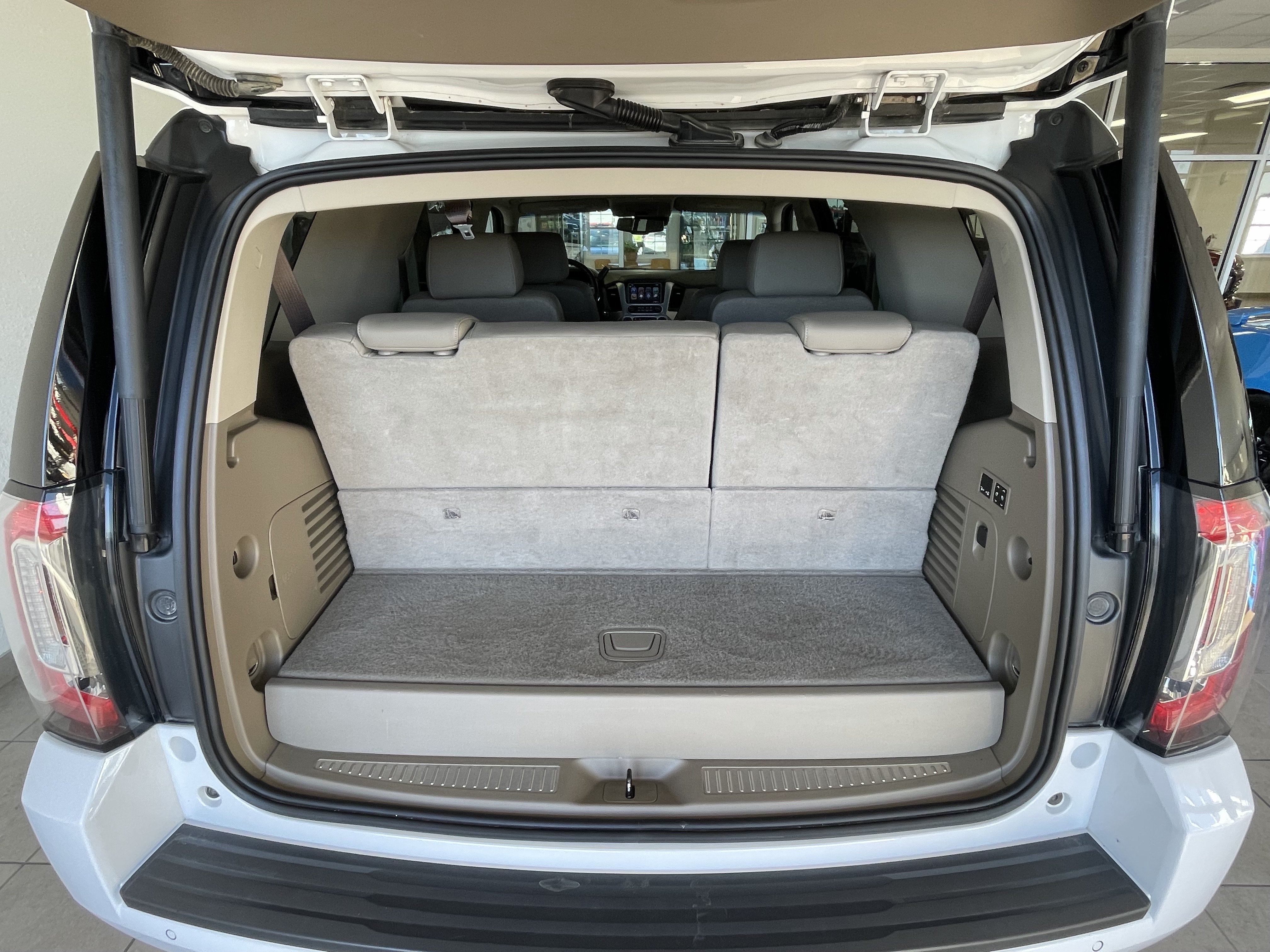 Certified 2019 GMC Yukon SLT w/ Premium Edition AWD/4WD image 18