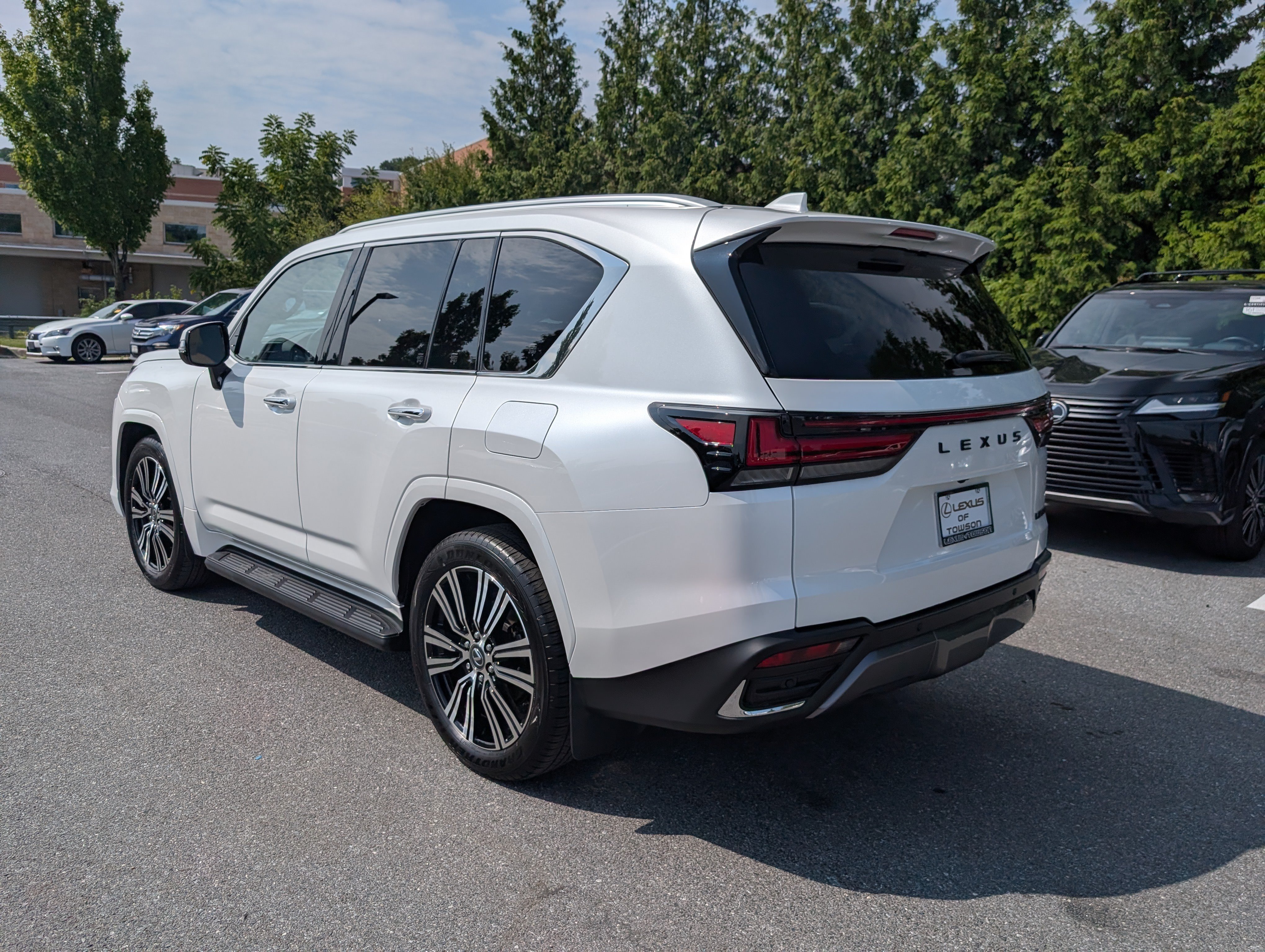 New 2026 Lexus LX 600 4WD w/ Luxury Package image 3