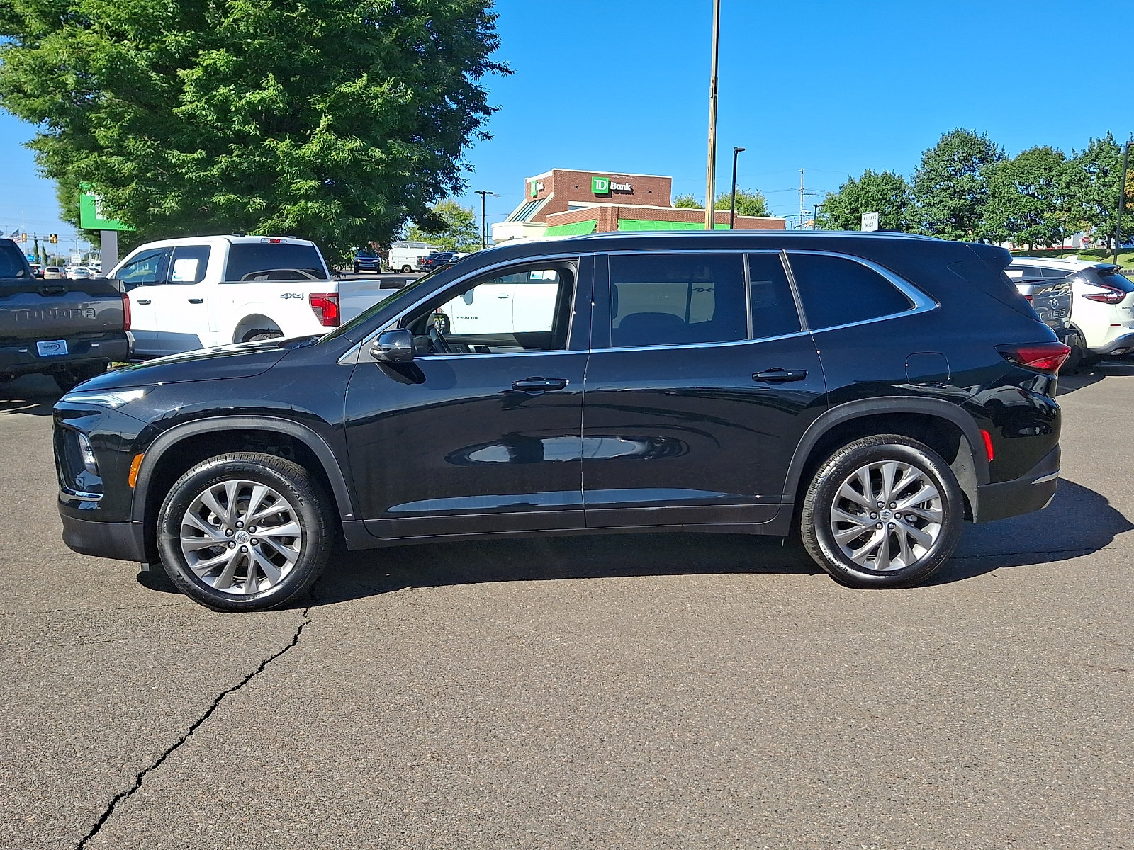 Used 2026 Buick Enclave Preferred AWD/4WD image 7