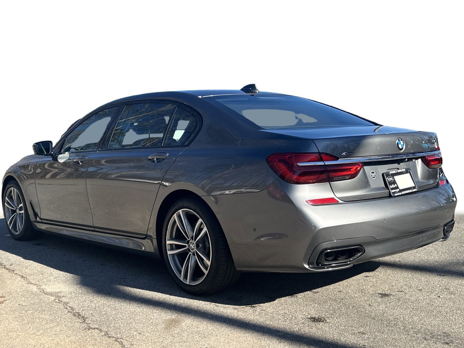 Used 2017 BMW 750i xDrive image 27