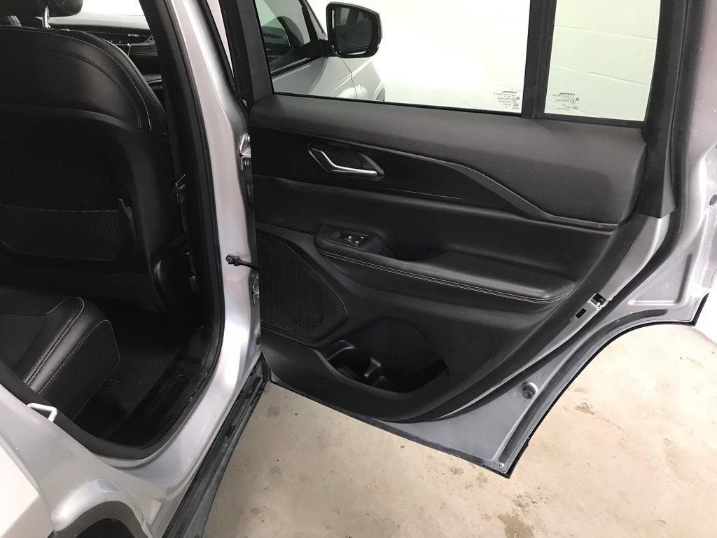Used 2024 Jeep Grand Cherokee Altitude image 27