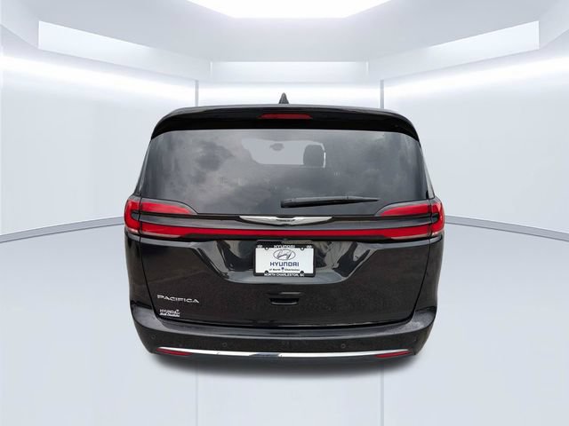 Used 2023 Chrysler Pacifica Touring-L FWD image 5