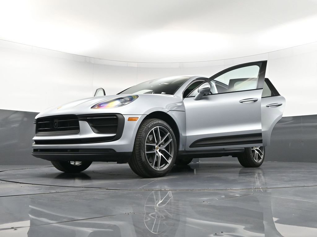Certified 2023 Porsche Macan Turbo AWD/4WD image 37