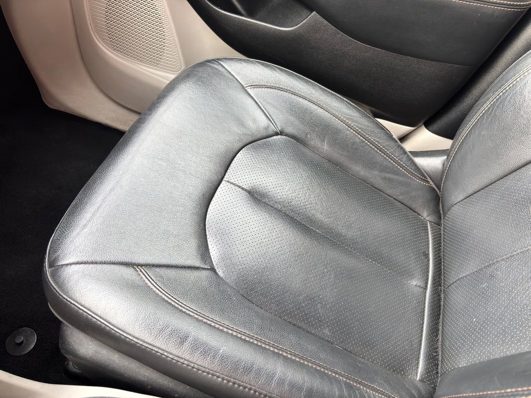 Used 2020 Chrysler Pacifica Touring-L FWD image 29