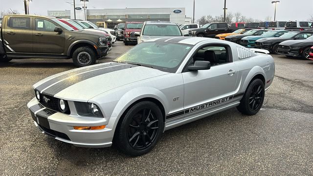 Used 2005 Ford Mustang GT Premium image 2