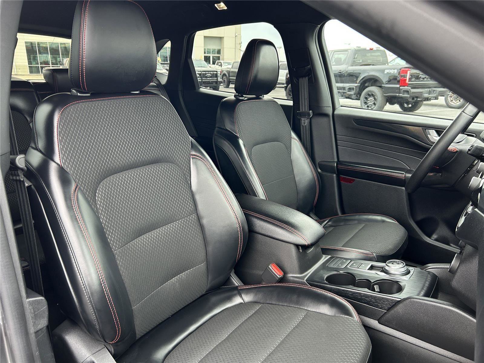 Certified 2025 Ford Escape ST-Line image 31