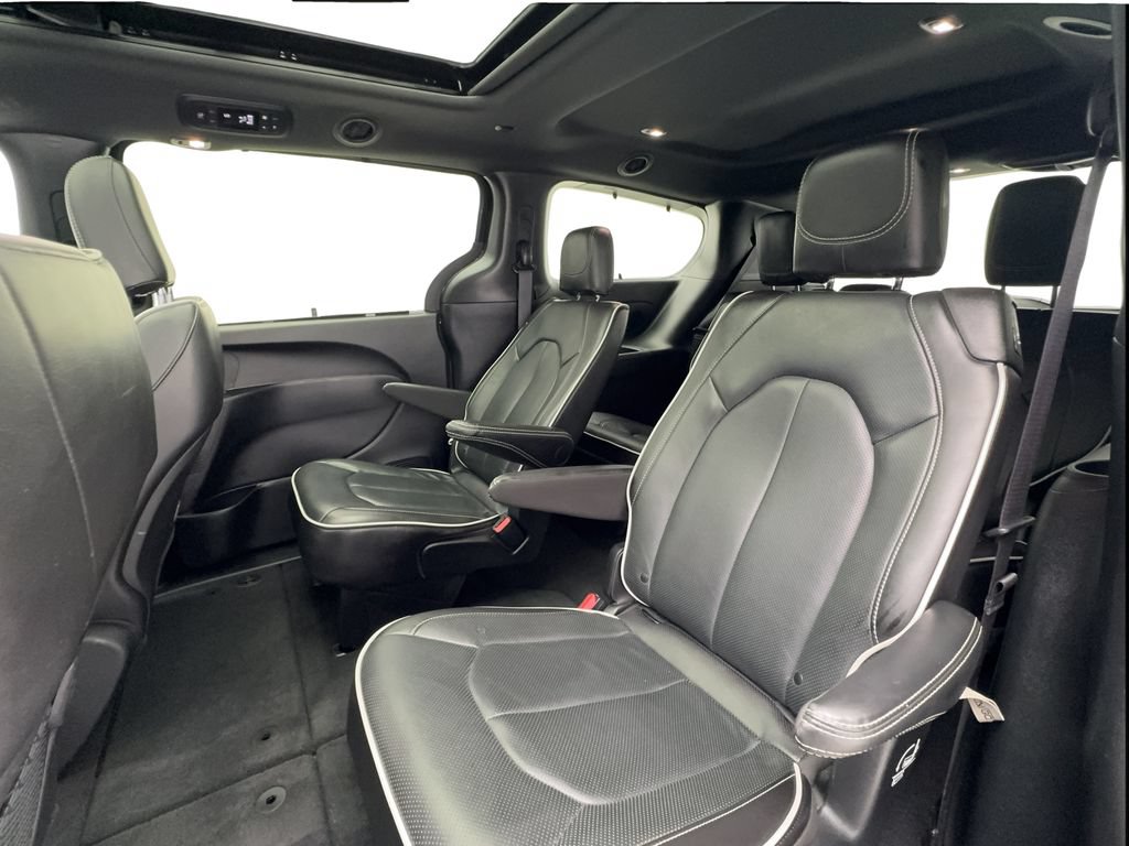 Used 2025 Chrysler Pacifica Limited FWD image 23