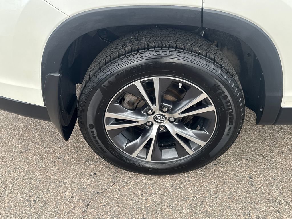 Used 2019 Toyota Highlander LE AWD/4WD image 41