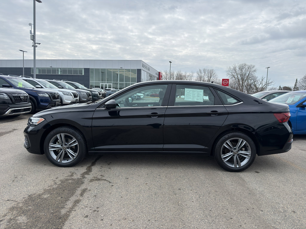 Used 2024 Volkswagen Jetta SE FWD image 6