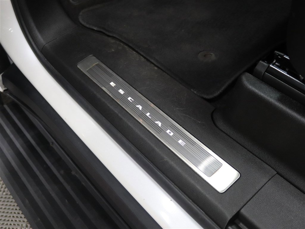 Used 2022 Cadillac Escalade ESV Sport Platinum AWD/4WD image 33