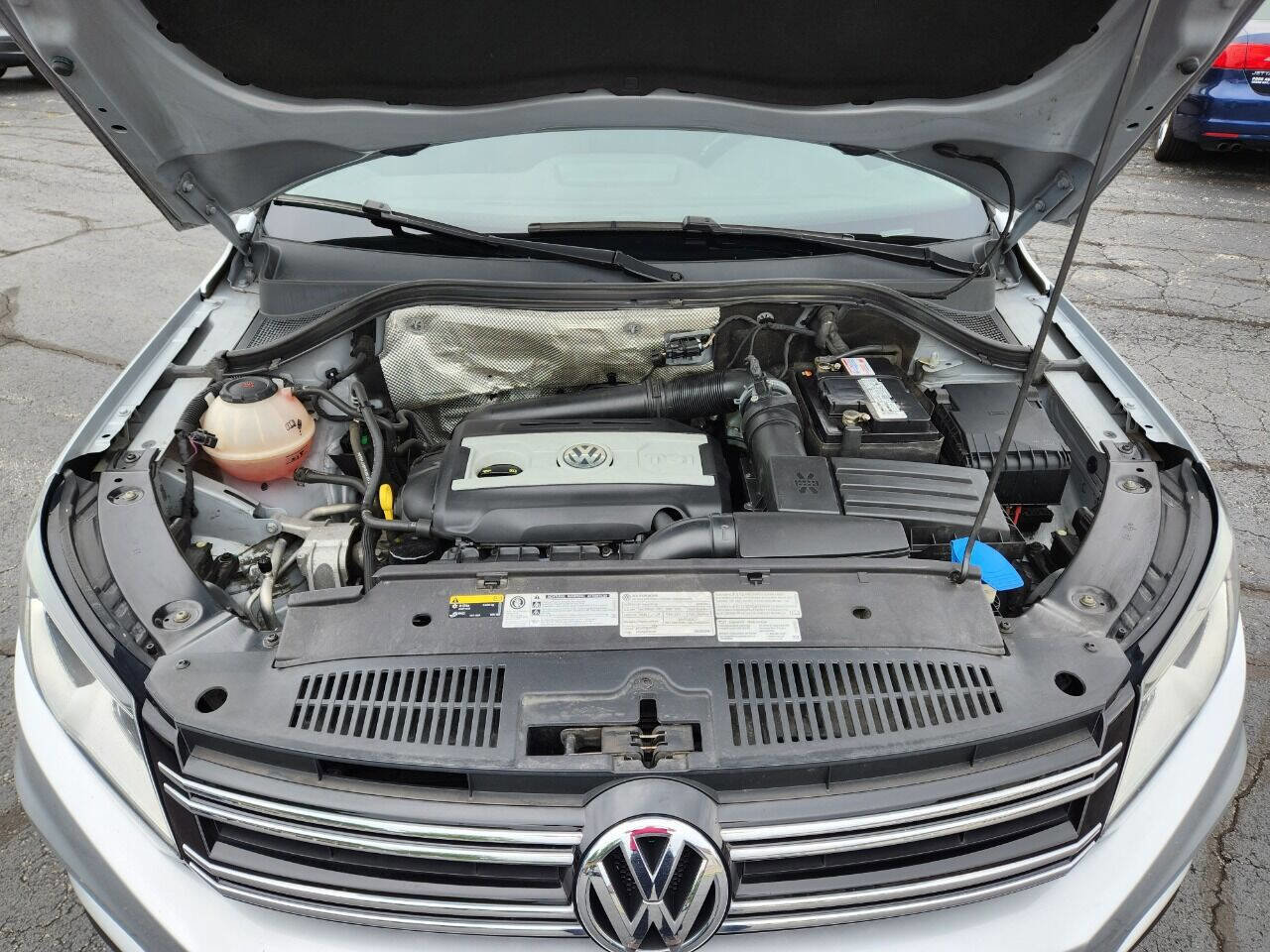 Used 2018 Volkswagen Tiguan Limited w/ Premium Package image 21