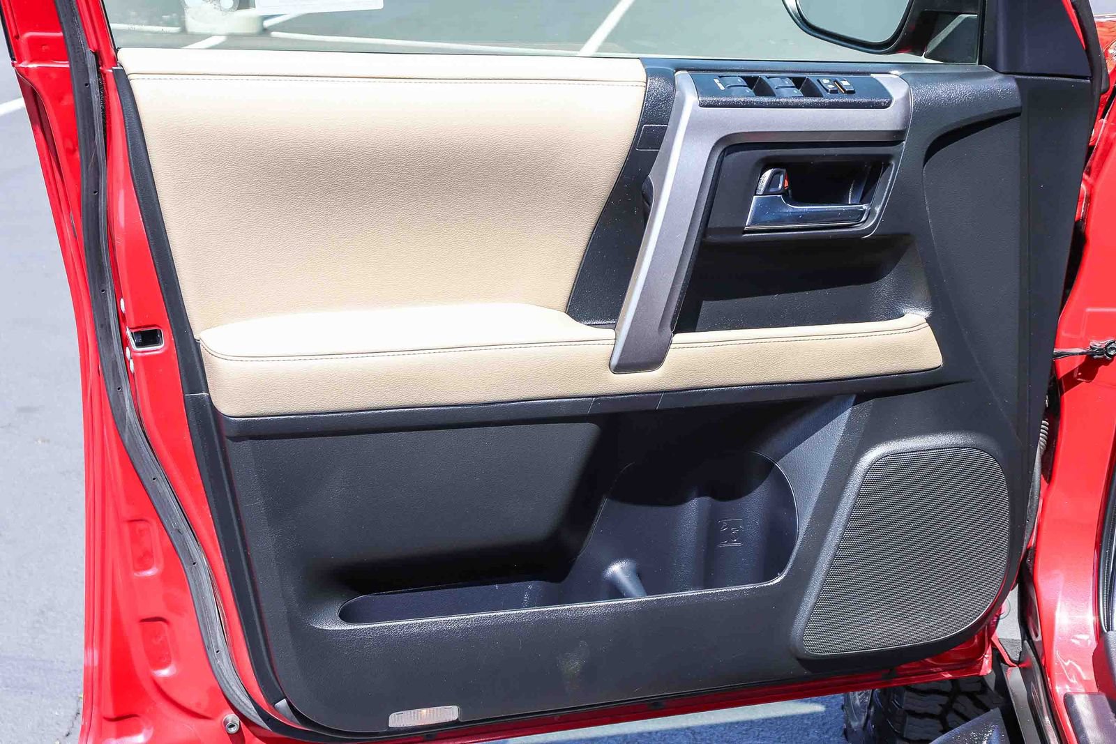 Used 2017 Toyota 4Runner SR5 AWD/4WD image 26