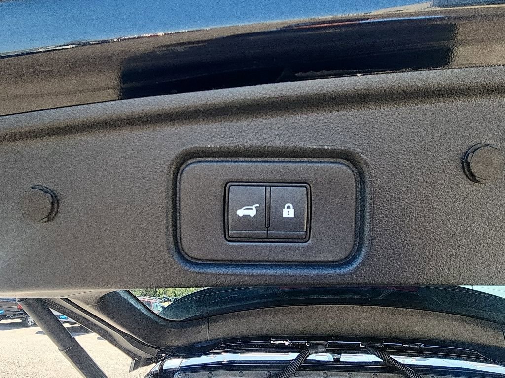 Used 2025 Nissan Pathfinder SL w/ Cargo Package AWD/4WD image 14