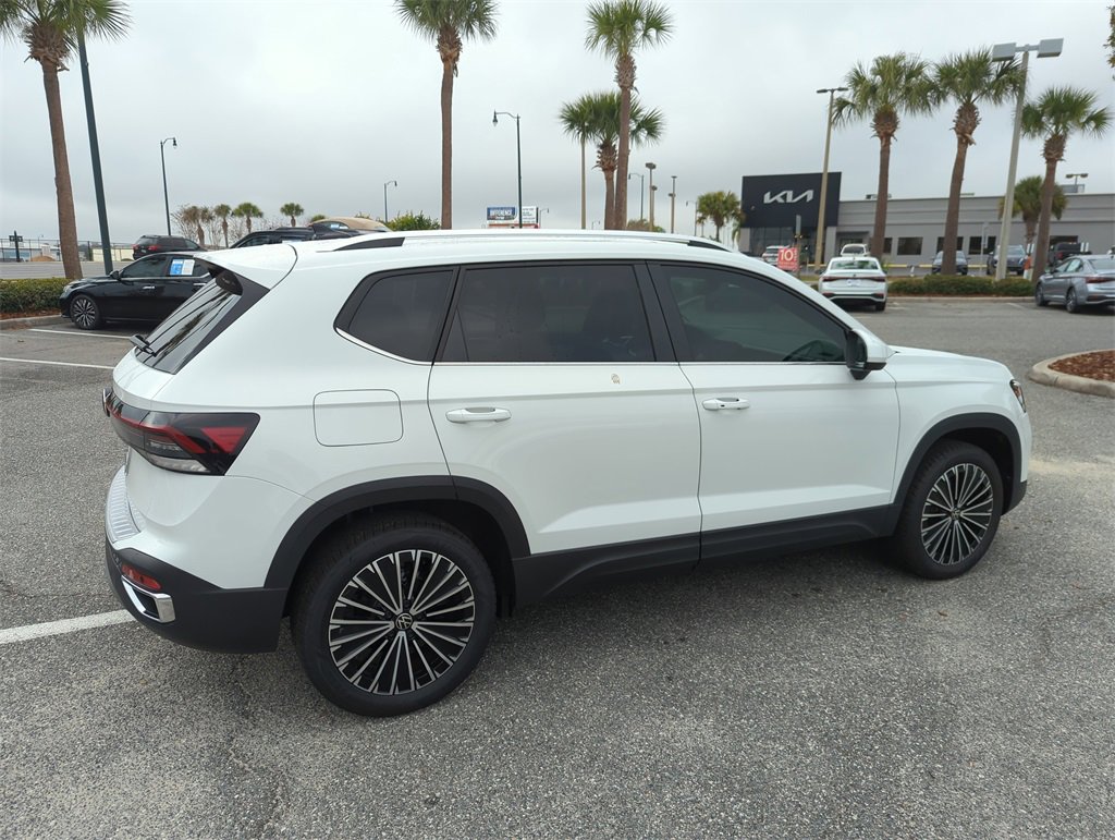 Used 2025 Volkswagen Taos SE image 5