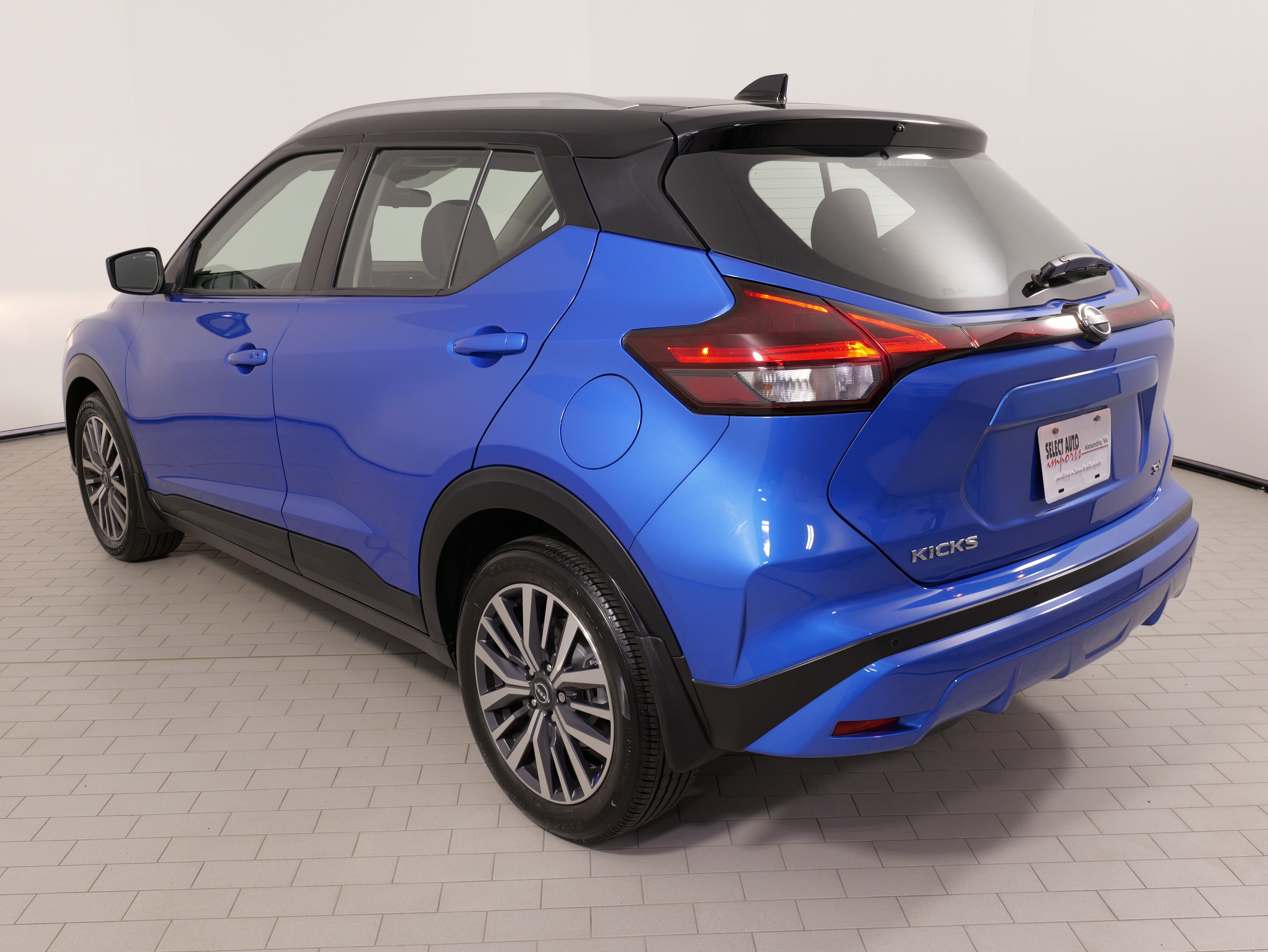 Used 2023 Nissan Kicks SV FWD image 15