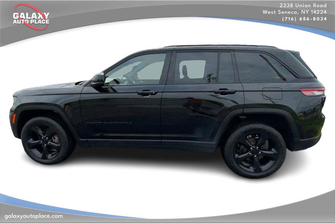 Used 2023 Jeep Grand Cherokee Altitude AWD/4WD image 8
