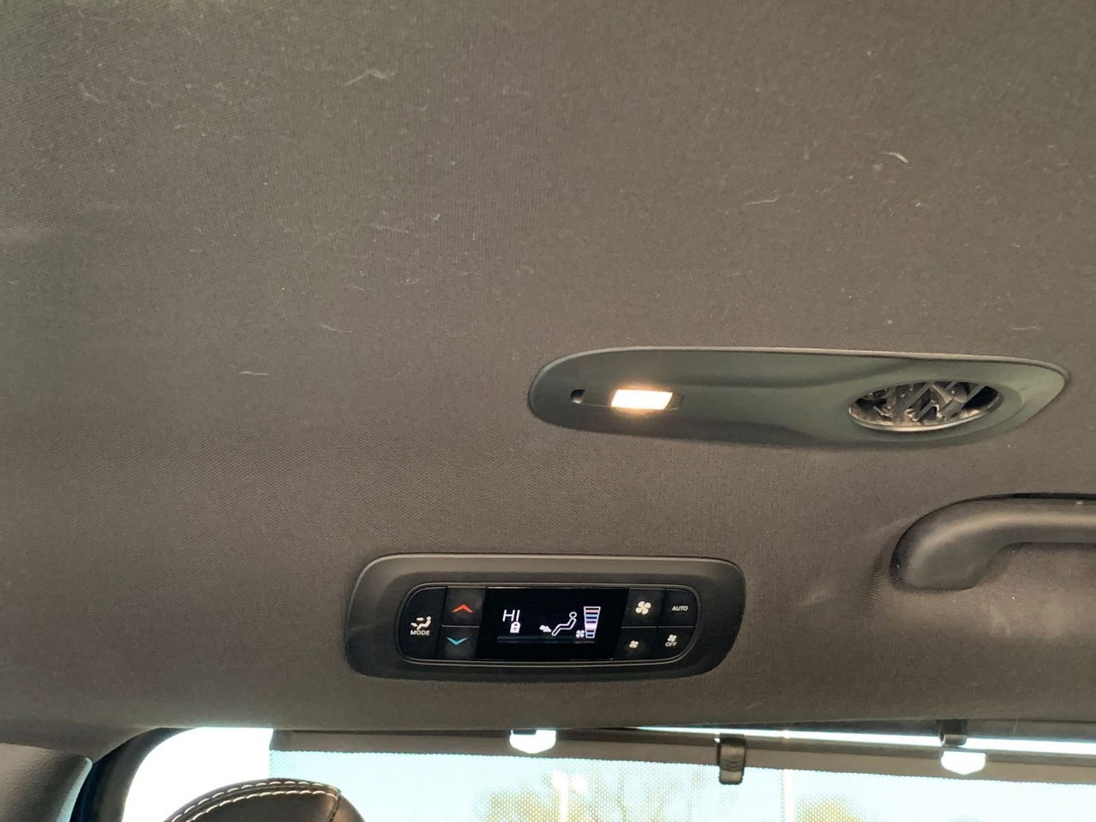 Used 2025 Chrysler Pacifica Select image 24