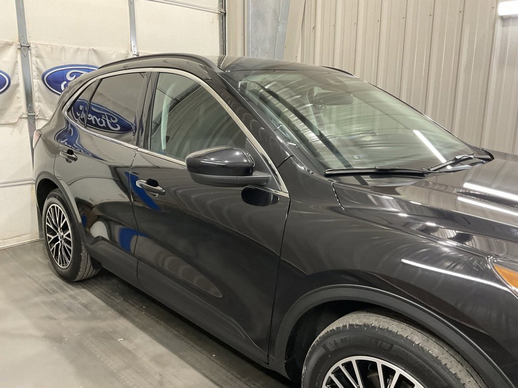 Used 2022 Ford Escape Titanium image 4