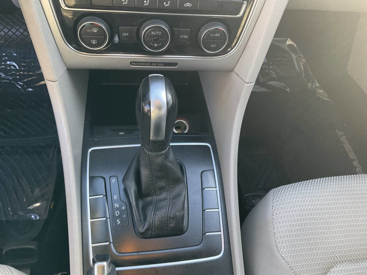 Used 2016 Volkswagen Passat 1.8T S image 17