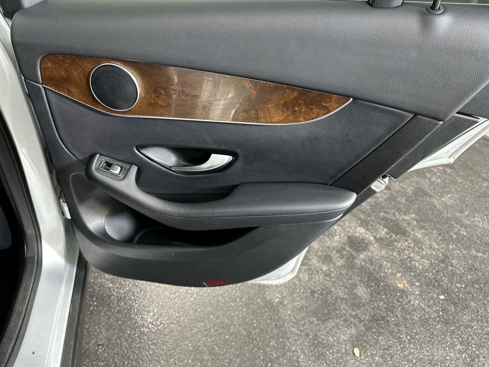 Used 2018 Mercedes-Benz GLC 300 4MATIC w/ Premium Package image 35