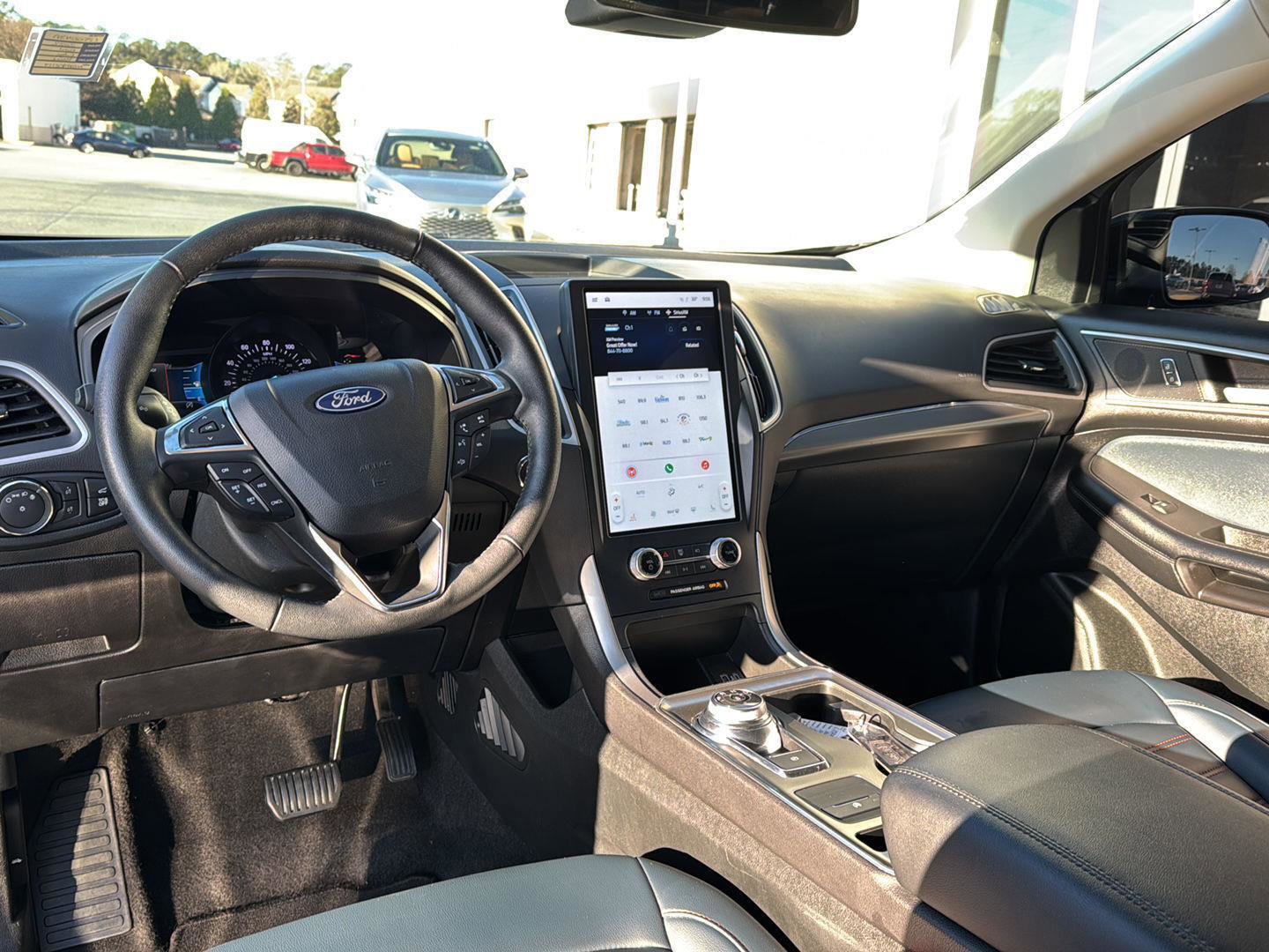 Used 2022 Ford Edge SEL w/ Sport Appearance Package image 16