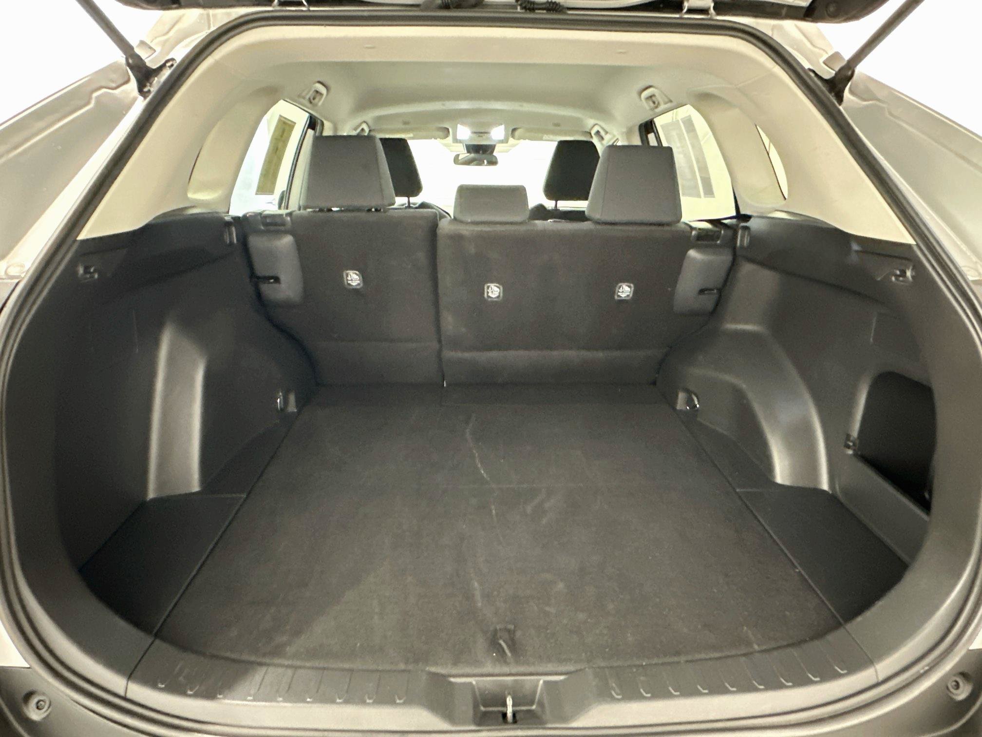 Used 2025 Toyota RAV4 LE AWD/4WD image 30