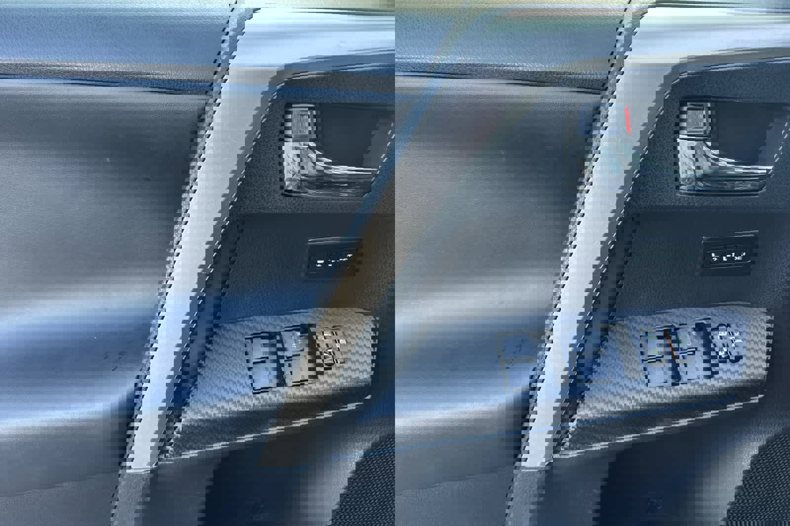 Used 2014 Toyota RAV4 Limited image 12