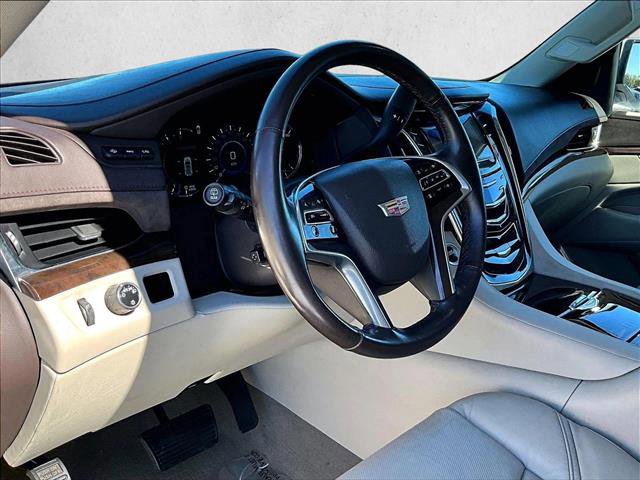 Used 2017 Cadillac Escalade Luxury image 14