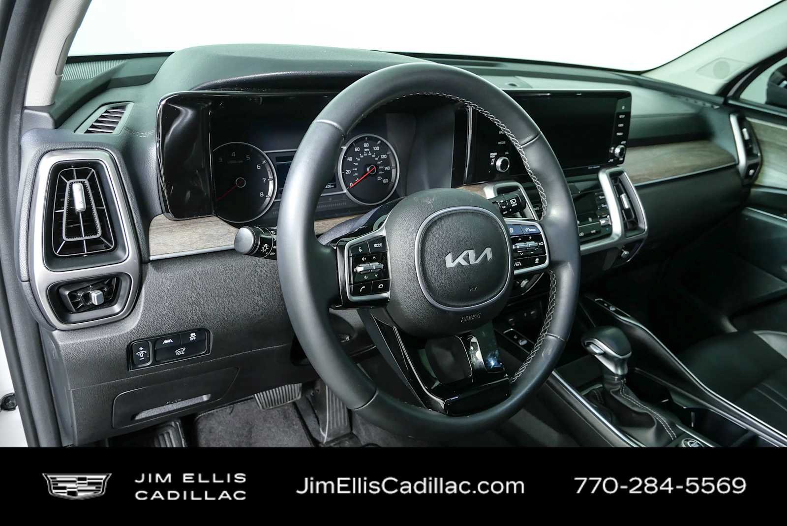 Used 2023 Kia Sorento EX w/ Panoramic Sunroof Package FWD image 4