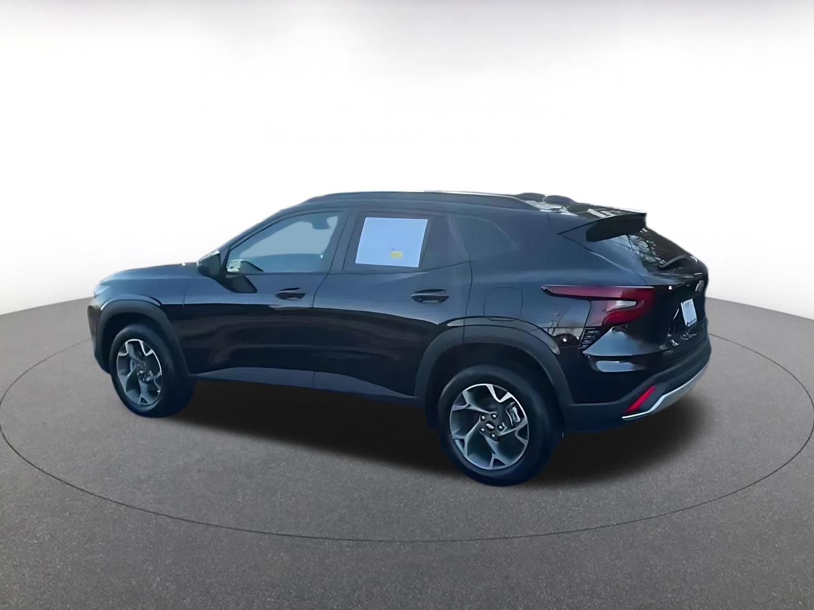 Used 2025 Chevrolet Trax LT image 10