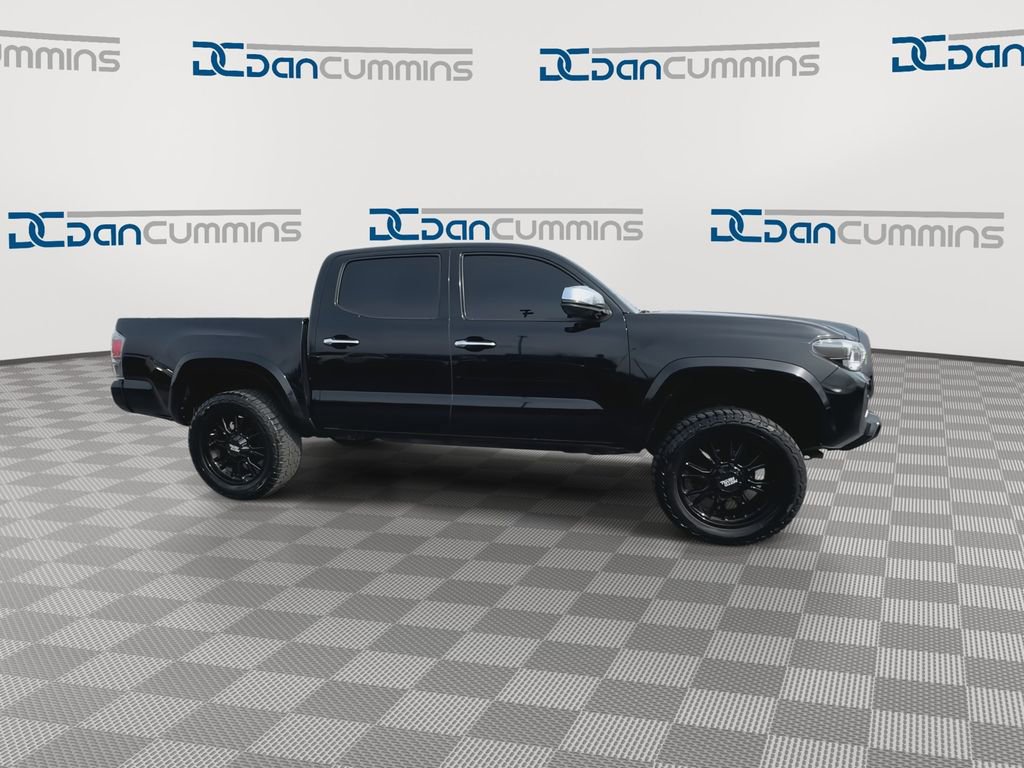 Used 2016 Toyota Tacoma Limited w/ Towing Package image 9