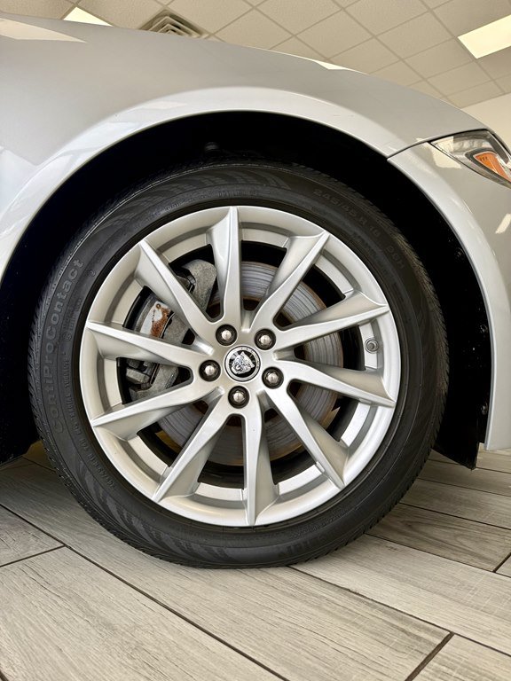 Used 2012 Jaguar XF RWD image 18