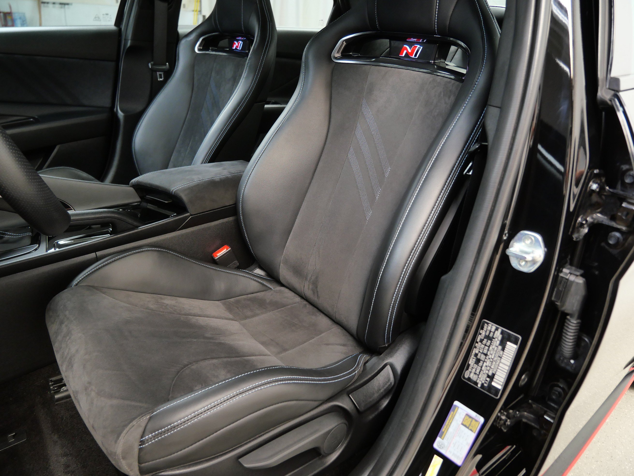 Used 2022 Hyundai Elantra N FWD image 3