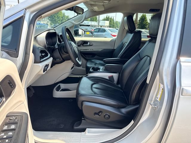 Used 2024 Chrysler Pacifica Touring-L FWD image 15
