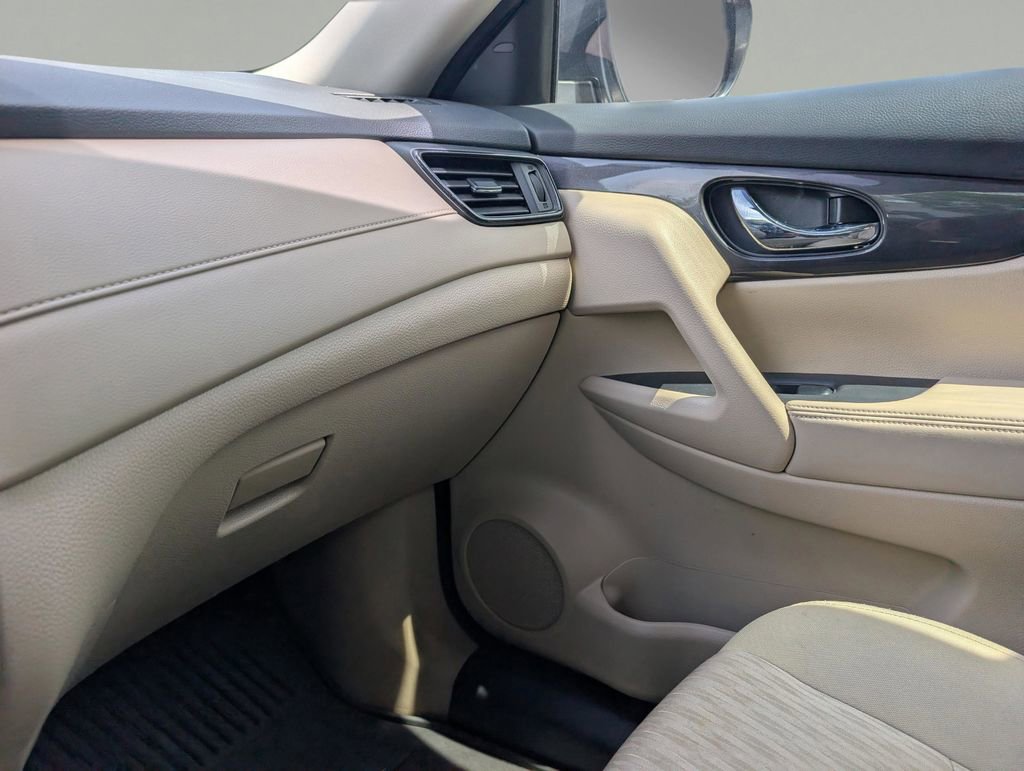 Used 2019 Nissan Rogue SV w/ Premium Package FWD image 30