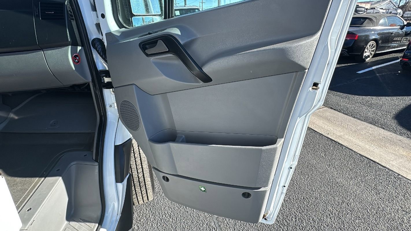 Used 2014 Mercedes-Benz Sprinter 2500 image 27
