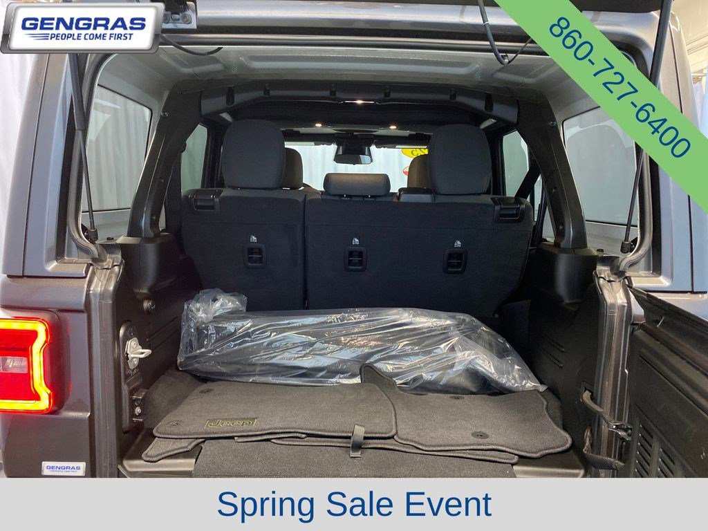 Used 2025 Jeep Wrangler Unlimited Sahara AWD/4WD image 34