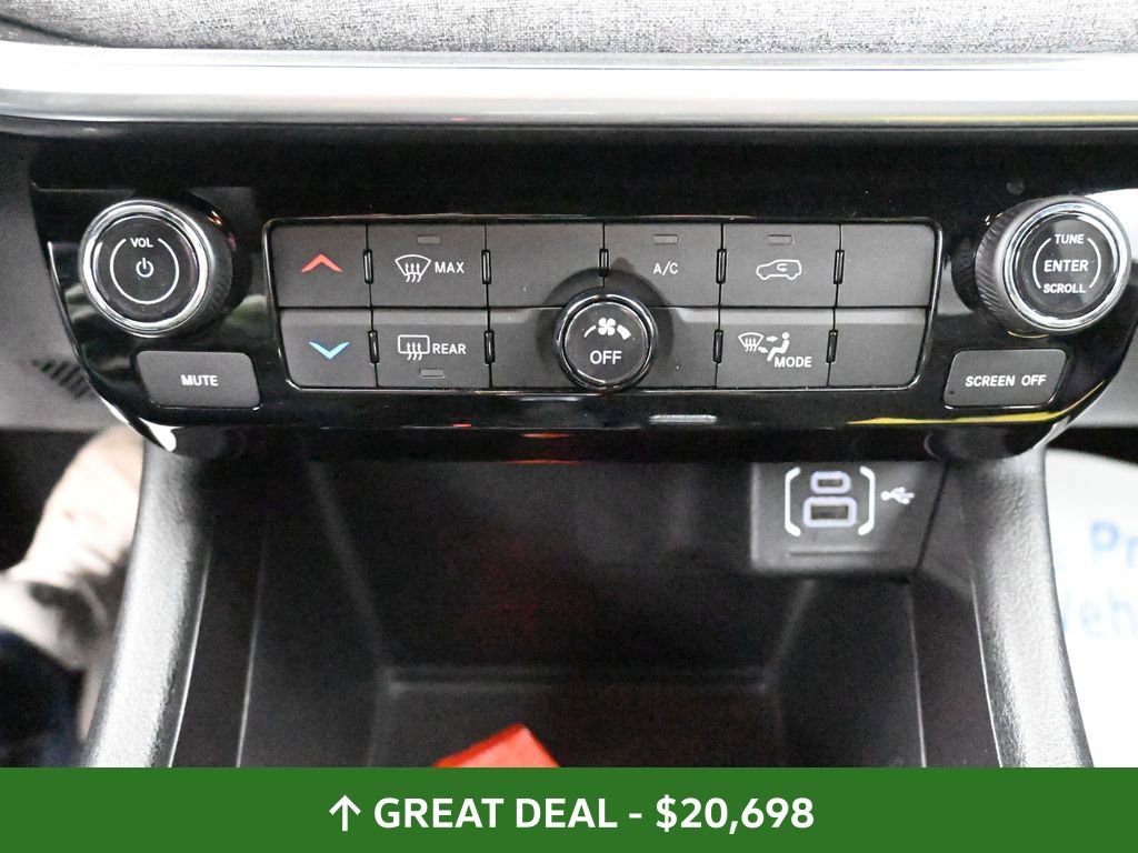 Used 2025 Jeep Compass Latitude image 24
