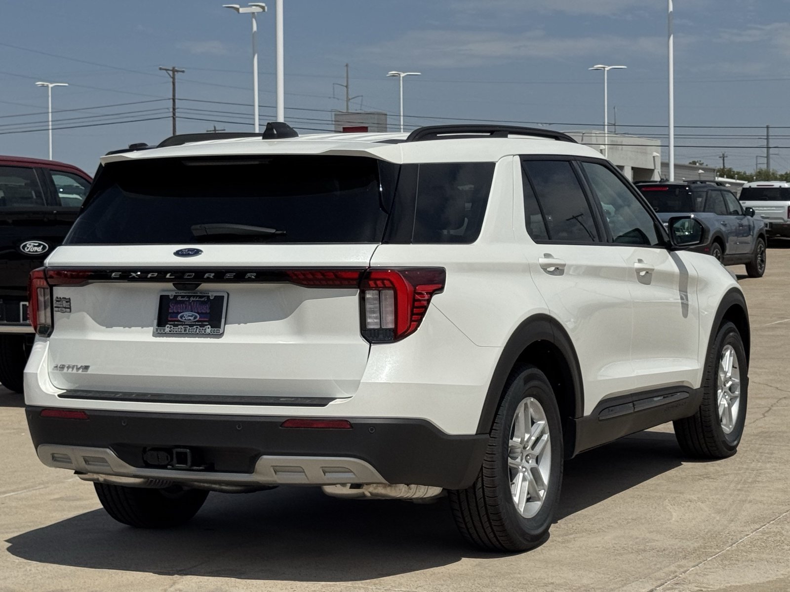 New 2026 Ford Explorer Active w/ Active Comfort Package RWD image 4
