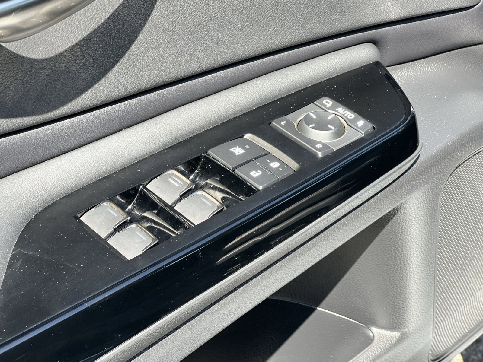 Used 2024 Lexus ES 350 w/ Premium Package image 16