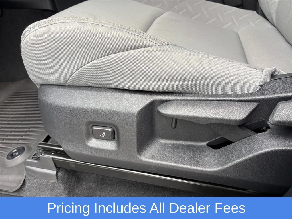 Used 2025 Toyota Tacoma SR5 AWD/4WD image 17