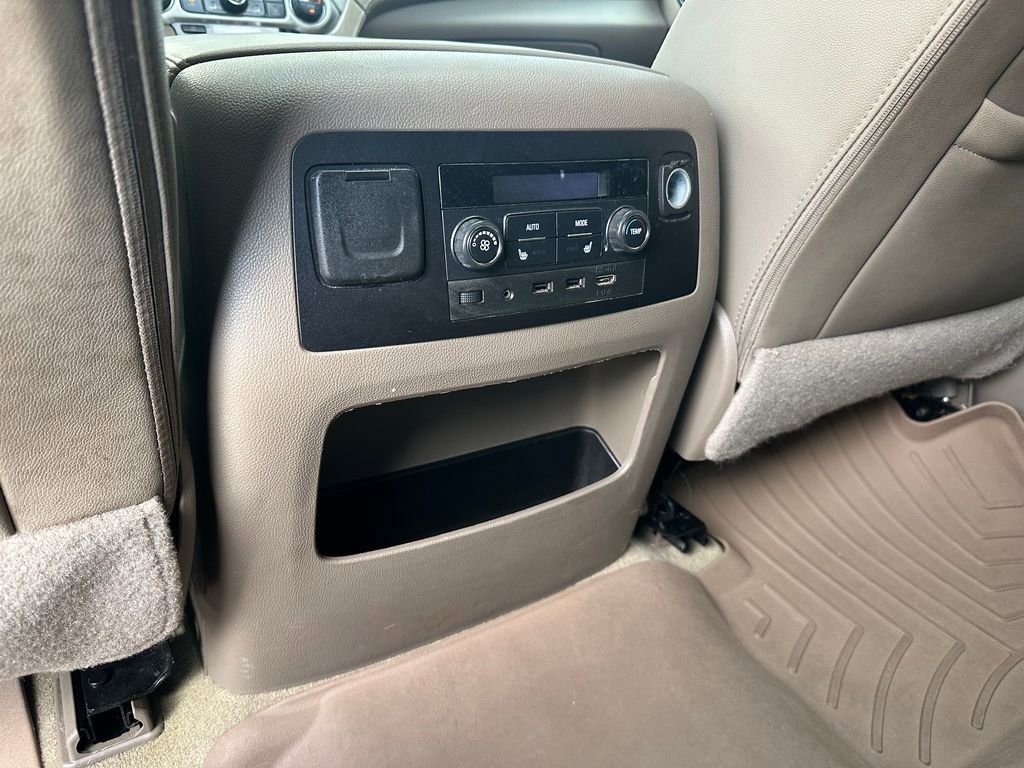 Used 2017 GMC Yukon SLT w/ Premium Edition image 30