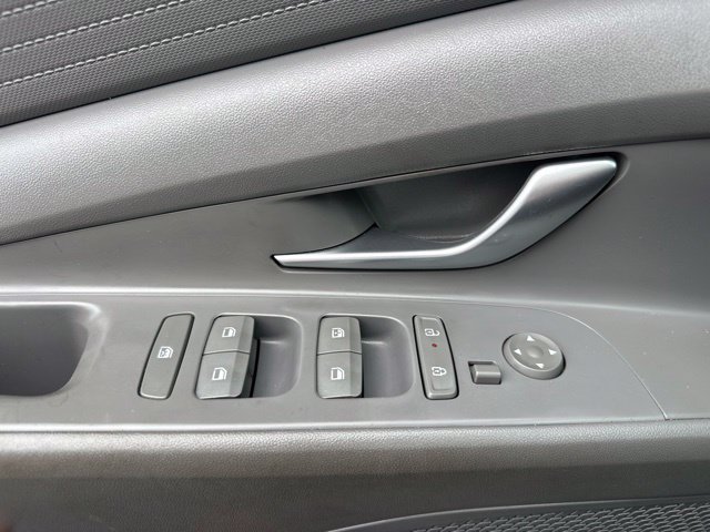 Used 2024 Hyundai Elantra SEL FWD image 25