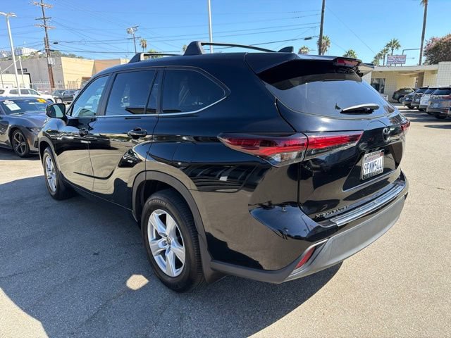 Used 2024 Toyota Highlander LE FWD image 5