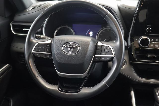 Used 2023 Toyota Highlander XSE AWD/4WD image 17