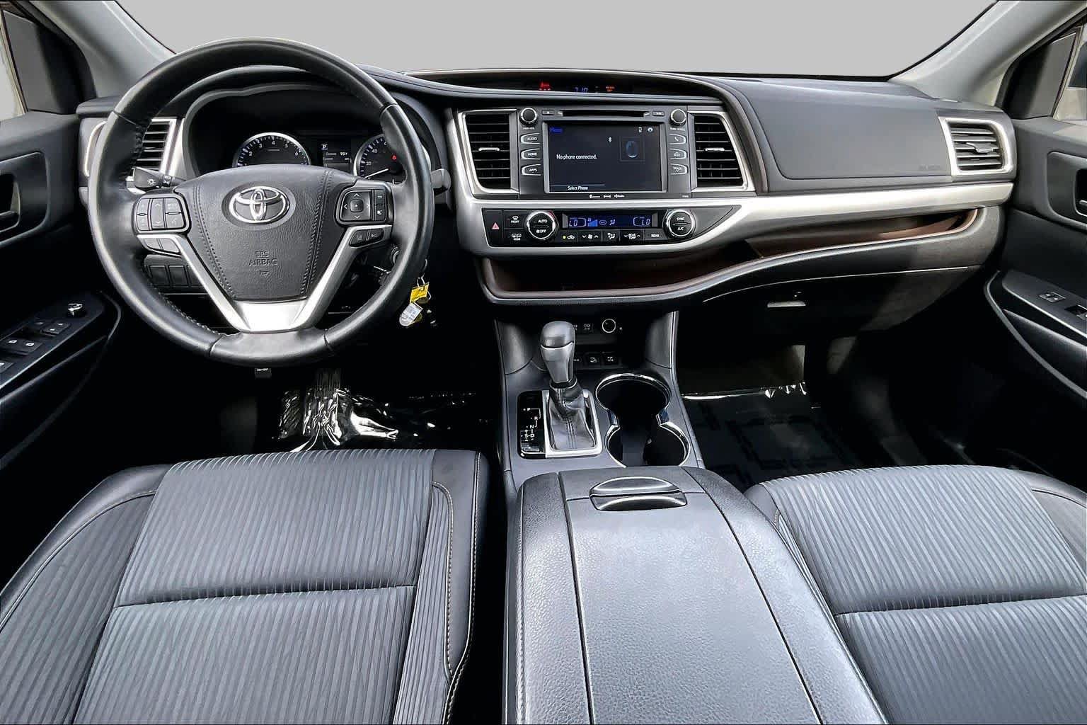 Used 2019 Toyota Highlander Plus AWD/4WD image 12