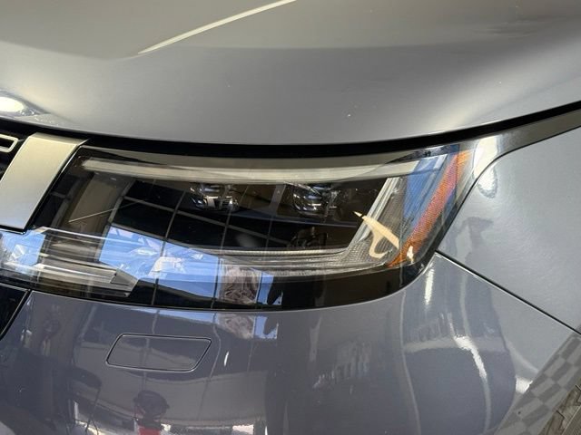 Used 2024 Land Rover Range Rover Long Wheelbase SE AWD/4WD image 7